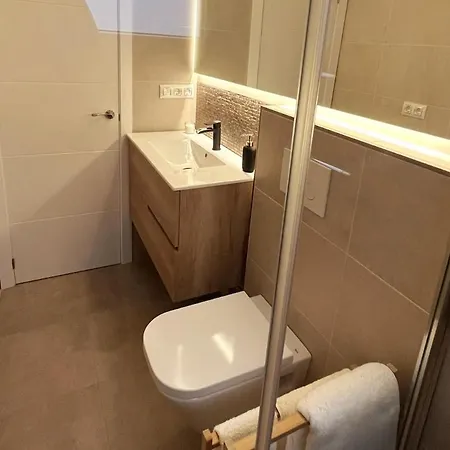 Sunny & Remodeled Apartament *